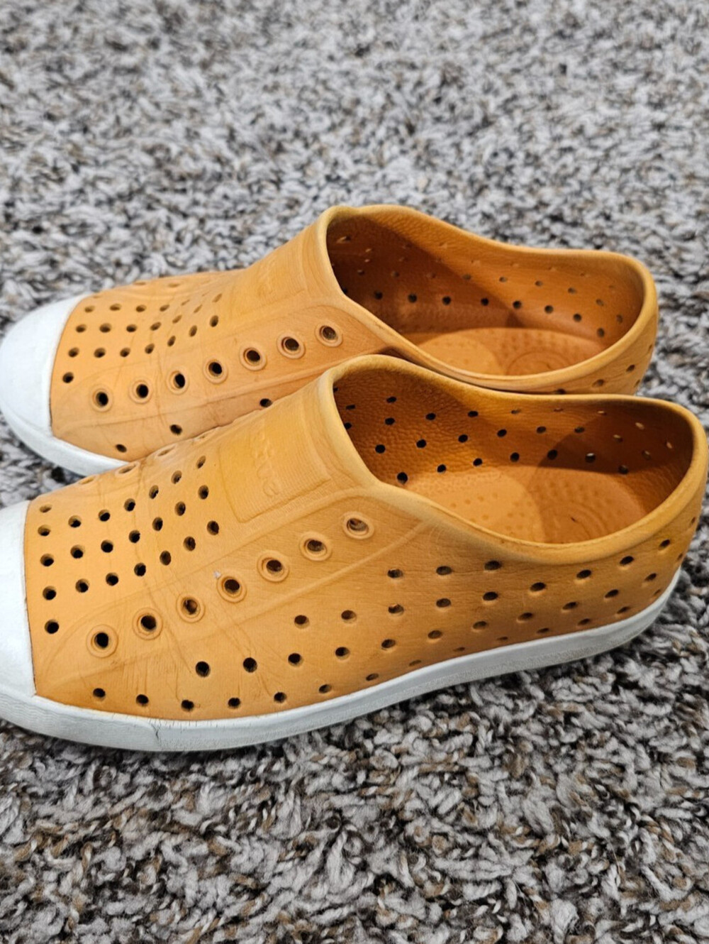 Native Shoes Jefferson slip-on sneakers Water Shoes Youth Sz 1 Gold Yellow